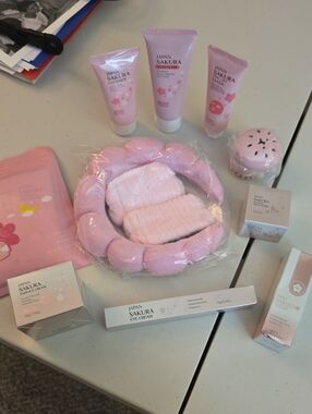 Sakura Women Skincare Set in Light Pink